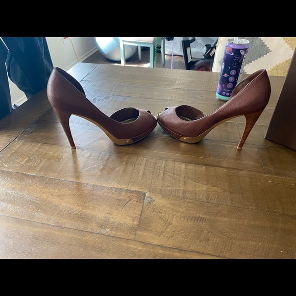 LOUIS VUTTION BROWN LEATHER HEELS - Picture 14 of 16